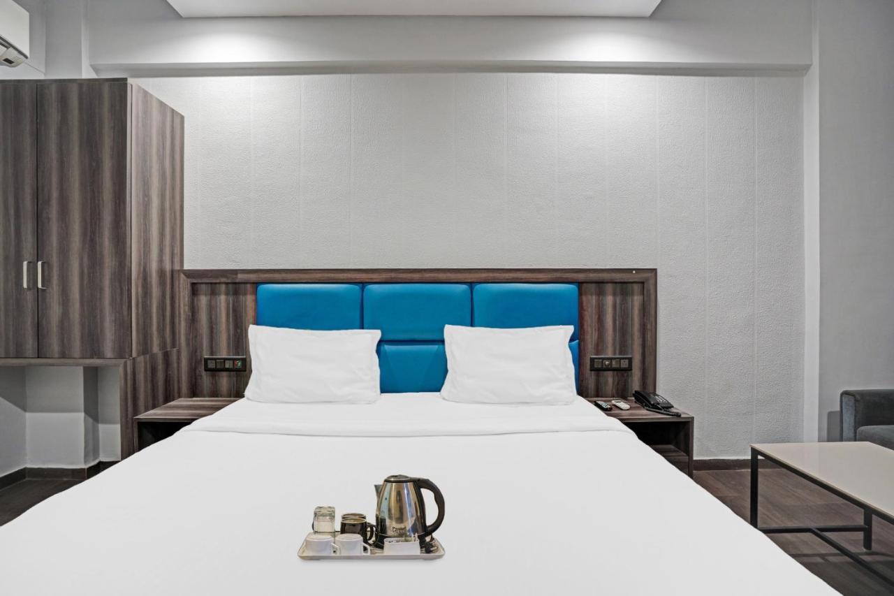 Super Oyo Townhouse 639 Hotel Citadel 2 Surat Exterior foto
