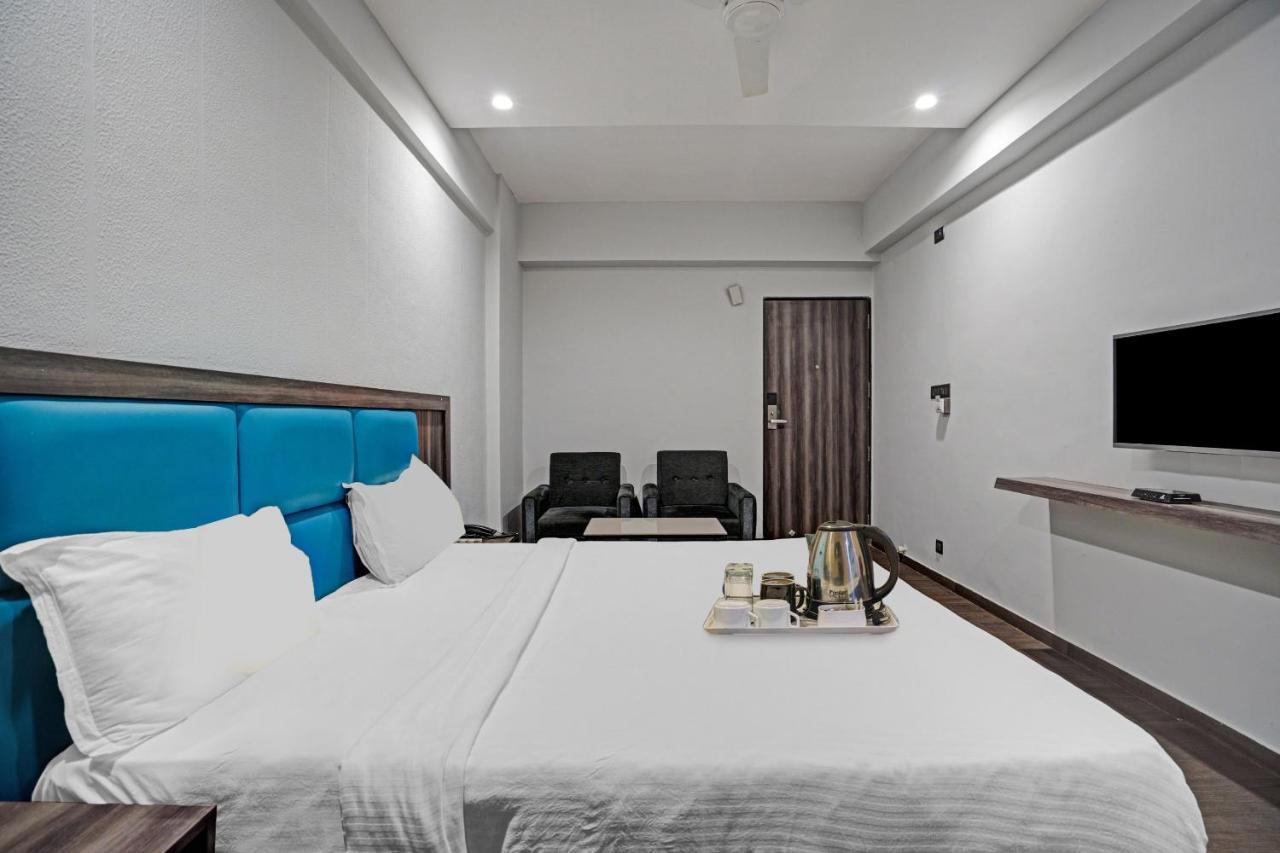 Super Oyo Townhouse 639 Hotel Citadel 2 Surat Exterior foto